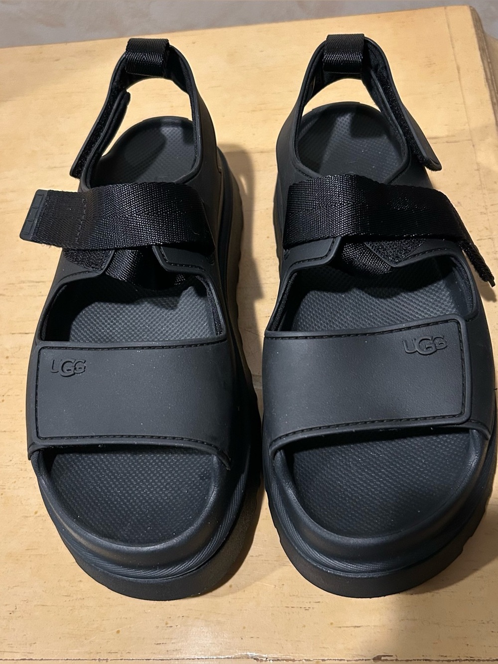 UGG women’s goldenglow platform strappy black sandals in size 8
